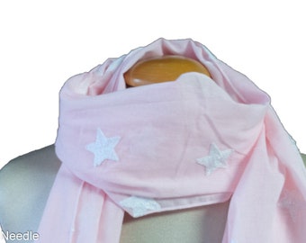 Schal mit aufgestickten Sternen aus leichter Baumwolle