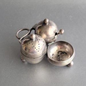 Antique condiment set Mappin & Webb's silver plate cruet set Prince's plate London and Sheffild W5117 Salt, pepper and mustard serving dish image 1