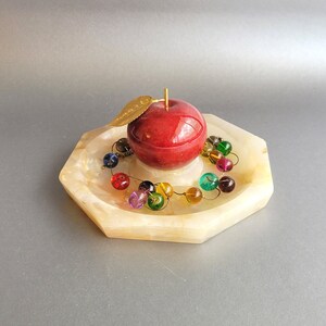Carved onyx trinket plate Stone jewelry dish Alabaster office desk organizer Vanity or desk decor afbeelding 5