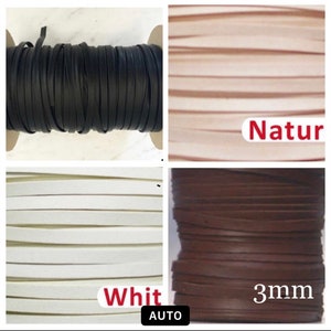 Könnte beinhalten: Vier Spulen mit Lederkordel in verschiedenen Farben: Schwarz, Weiß, Braun und Beige. Die Kordel ist 3 mm dick. Die Spulen sind mit "Natur", "Whit" und "3mm" beschriftet.