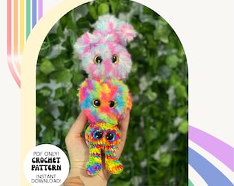 Puede incluir: Anuncio de patrones de crochet con dos sprites esponjosos de colores arcoíris. El texto dice "Pride Sprites" y "Crochet Patterns". La imagen también incluye el texto "PDF ONLY! CROCHET PATTERN INSTANT DOWNLOAD!"
