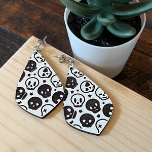 SVG/digital/SVG skull earring file/digital skull earring file/SVG Halloween file/digital Halloween file/earring file/digital earring file