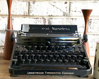Vintage Underwood Noiseless 77 Typewriter | 1930's Portable Manua Typewriter | Art Deco Noiseless 77 Typewriter | Traveling Typewriter