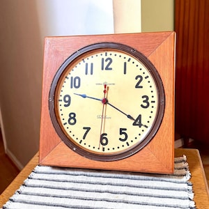 Antique General Electric Telechron Clock in Wood Case | General Electric Oak Wall Clock | Electric Telechron Wall Clock | Rustic Wall Clock