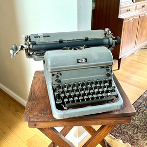 Vintage Large Royal Typewriter | Gray Royal Portable Typewriter | Distressed Typewriter | Manual Royal Typewriter | Typewriter Prop