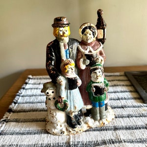Arrêt de porte pour interprète de Noël en fonte Big Arrow vintage | Butoir de porte Caroler en fonte, peinture vieillie | Butoir de porte décoratif de Noël rustique
