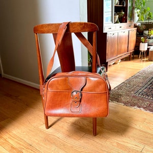 porté épaule vintage en vinyle marbré marron | Sac à bandoulière en vinyle | porté épaule en similicuir vintage | Sac de week-end marron | Sac à bandoulière