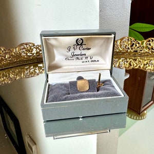 Spilla per fermacravatta vintage 14K / Spilla per fermacravatta incisa 14KT di J.V. Carter / Spilla per fermacravatta in oro giallo 14K nella scatola originale / Spilla per fermacravatta semplice in oro