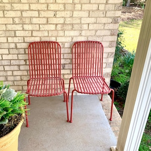 Vintage Paar Metall Stapelstühle | Rote Metalllatten Stühle | Red Finish Metallstühle | Stapelbare Rote Metall Stühle | Terrassenstühle