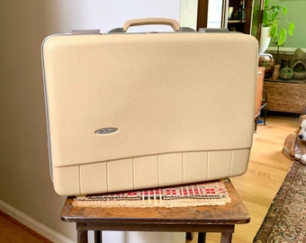 Vintage Cream Sears Forecast Suitcase | Hardshell Sears Forecast Suitcase | Retro Luggage | Carry On Luggage | Weekender Bag