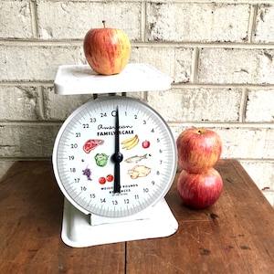 Bright White American Family Scale | Rustic Kitchen Scale | Old Scale| 50s scale | Vintage Scale | Kitchen Scale | Rusty Scale | 25Lbs Scale
