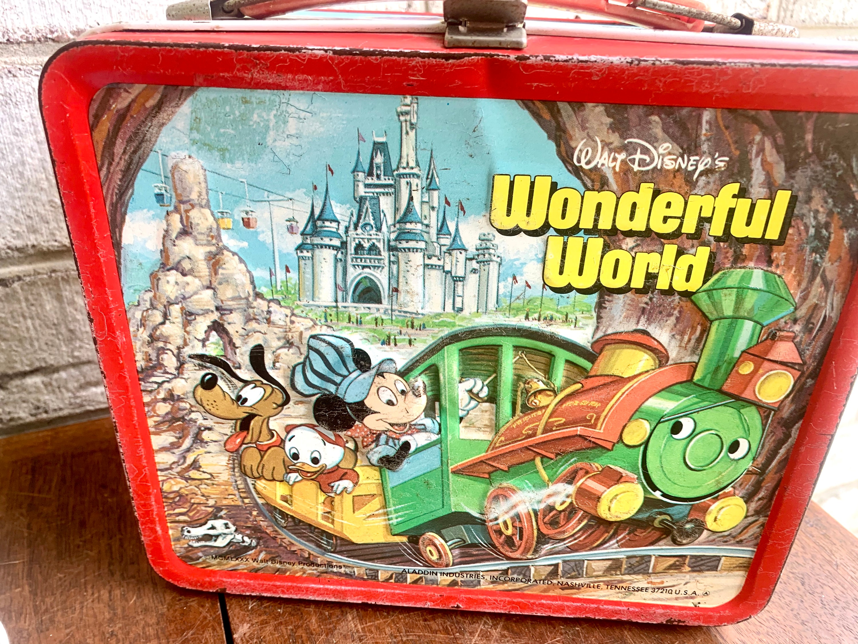 ディズニー小道具 バートレットの缶