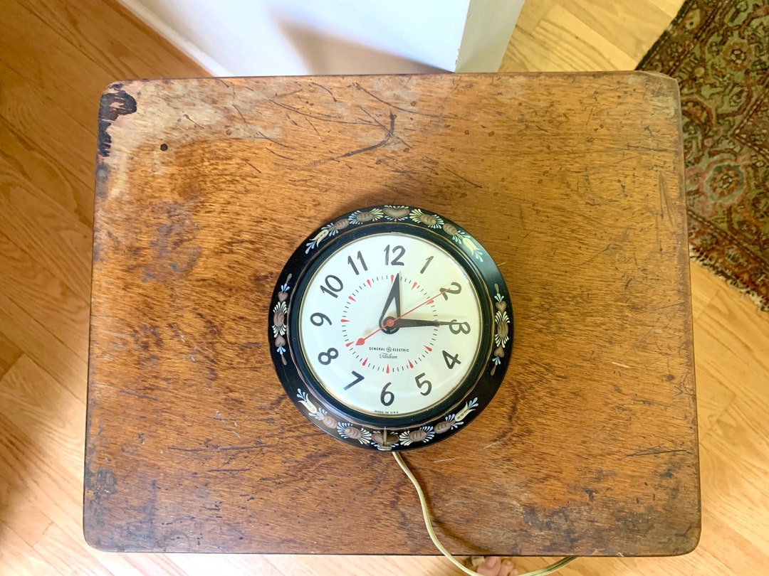 Vintage 1930's Telechron Wall Clock MCM Kitchen Clock MCM Hand Painted