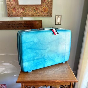 Vintage American Tourister Turquoise Marbled Luggage| American Tourister Suitcase| Medium Size A/T Escort Suitcase | Turquoise Blue Suitcase