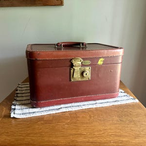 Vintage Brown Maximillian Cosmetic Case | Leather Train Case | Cowhide Makeup Case | Leather Make Up Case | Leather Storage Case |