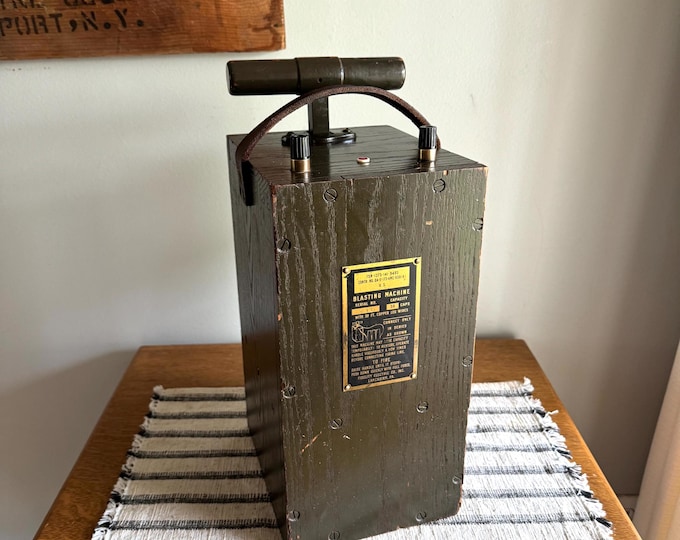 TNT Blasting Machine. Lamp Switch. Dynamite Blaster- Gadgets for Men ...