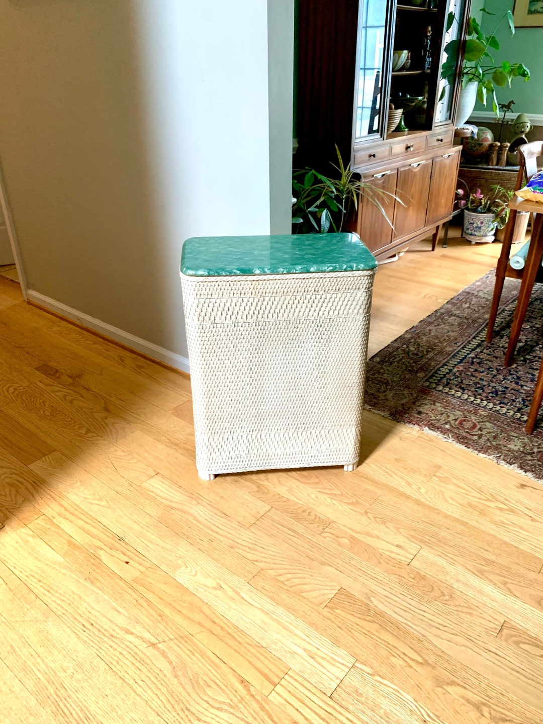 White Wicker Hawkeye Laundry Hamper Green Faux Marble Top Rattan