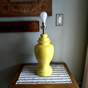 Mid Century gelbe Ingwerglas Keramik Lampe | Haeger Kanariengelbe Keramik Lampe | 70er Jahre gelbe Keramik Tischlampe | MCM Dekor |