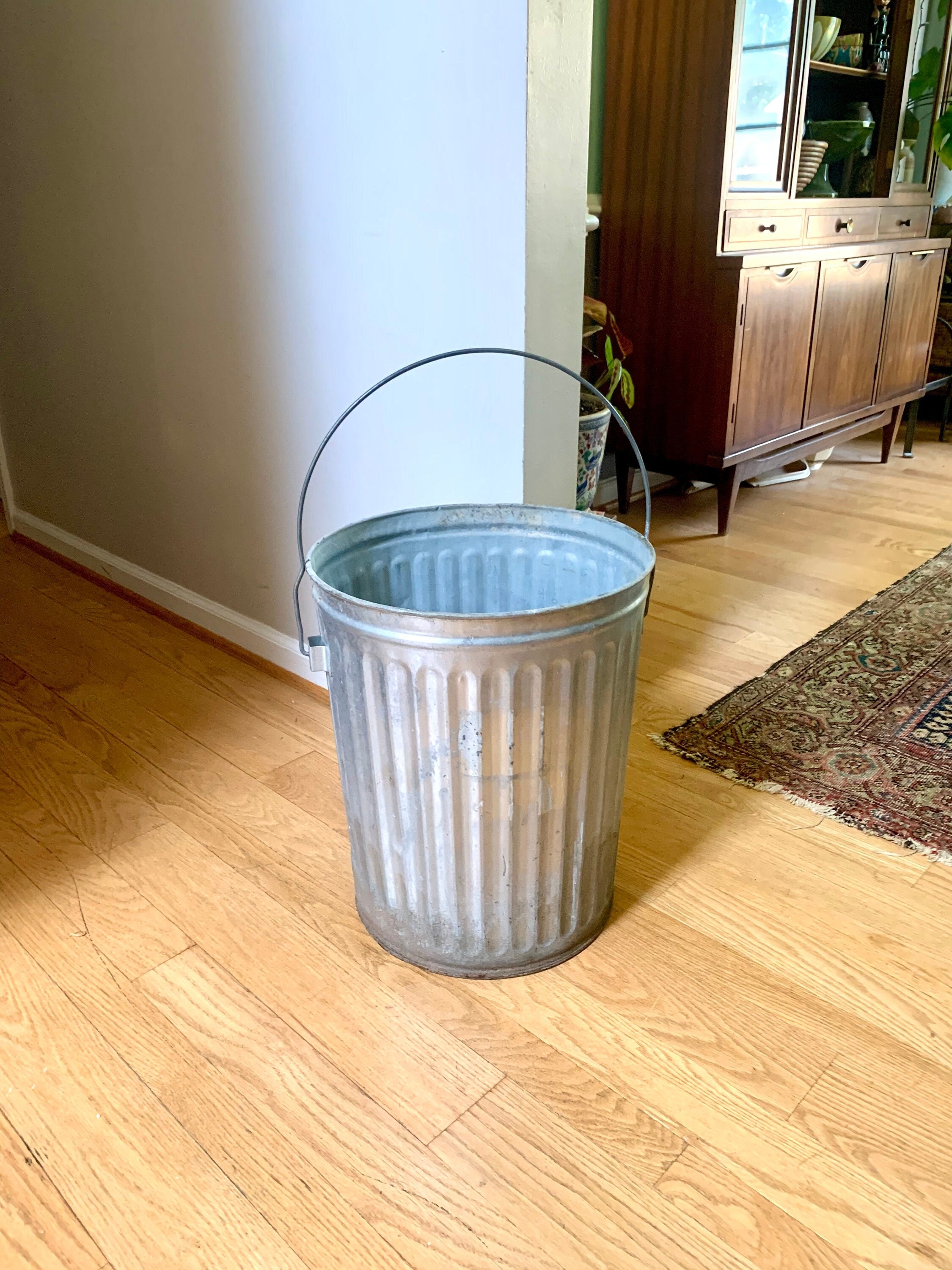 VINTAGE Trash Can WHEELING GALVANIZED METAL GARBAGE CAN WITH LID INDUSTRIAL