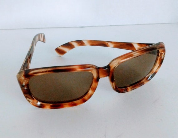 Mod 1960s Sunglasses Tortoise Jackie O Glasses It… - image 7