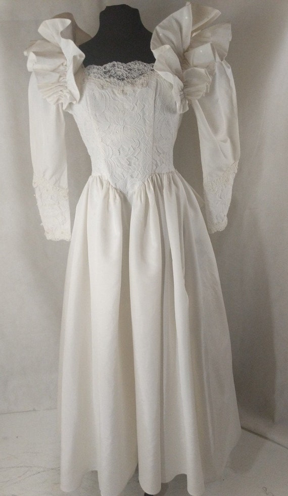 Bustle Gown, Vintage Gown, Fitted Bodice, Scallope