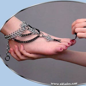 Raven Barefoot Sandal, Slave foot jewelry anklet in chainmaille, Bare foot slave anklets, Gothic chains chainmail jewelry foot-piece