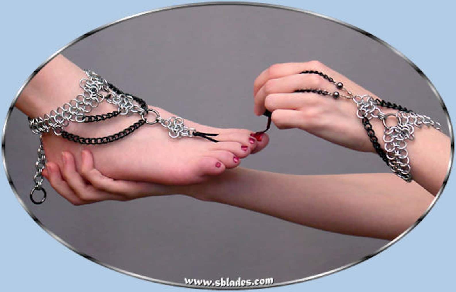Raven Barefoot Sandal, Slave Foot Jewelry Anklet in Chainmaille, Bare