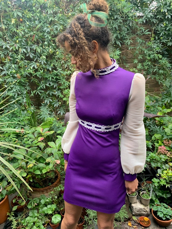 Vintage 60s 70s Purple & White Bishop Sleeve Minid