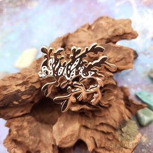 Seaweed Seahorse - Hard Enamel Pin