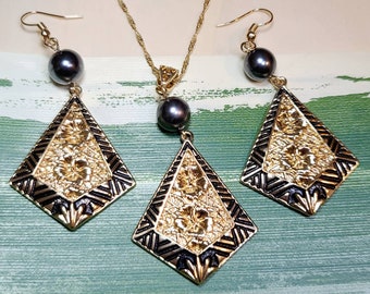 Polynesian/Hawaiian Hibiscus Flower Tribal 14K Gold Earring & Necklace Jewelry Set