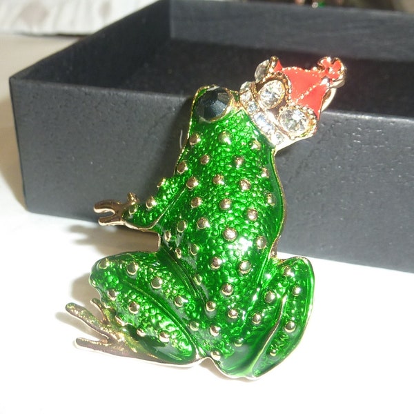 Stunning Enamel  fairy-tale frog with a crown  Brooch pin