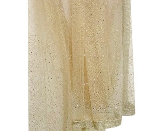 Bellissima sciarpa/stola in fine rete trasparente con dettagli glitterati e perline e finiture in lurex. Perfetta per matrimoni o occasioni speciali. Ampia scelta di colori.