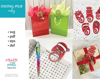 Op de afbeelding: Een digitale download van kerstthema SVG-snijbestanden. De afbeelding toont een rode en groene cadeauzak, een rood kerstmanhoofd, een rode sneeuwpop en een rode kerstboom. De tekst "polka dots & scrolls digital files" is ook zichtbaar.