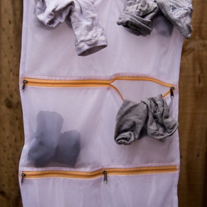 Wäschesack mit Reißverschluss und Fächern für Socken, Dessous und Feinwäsche
