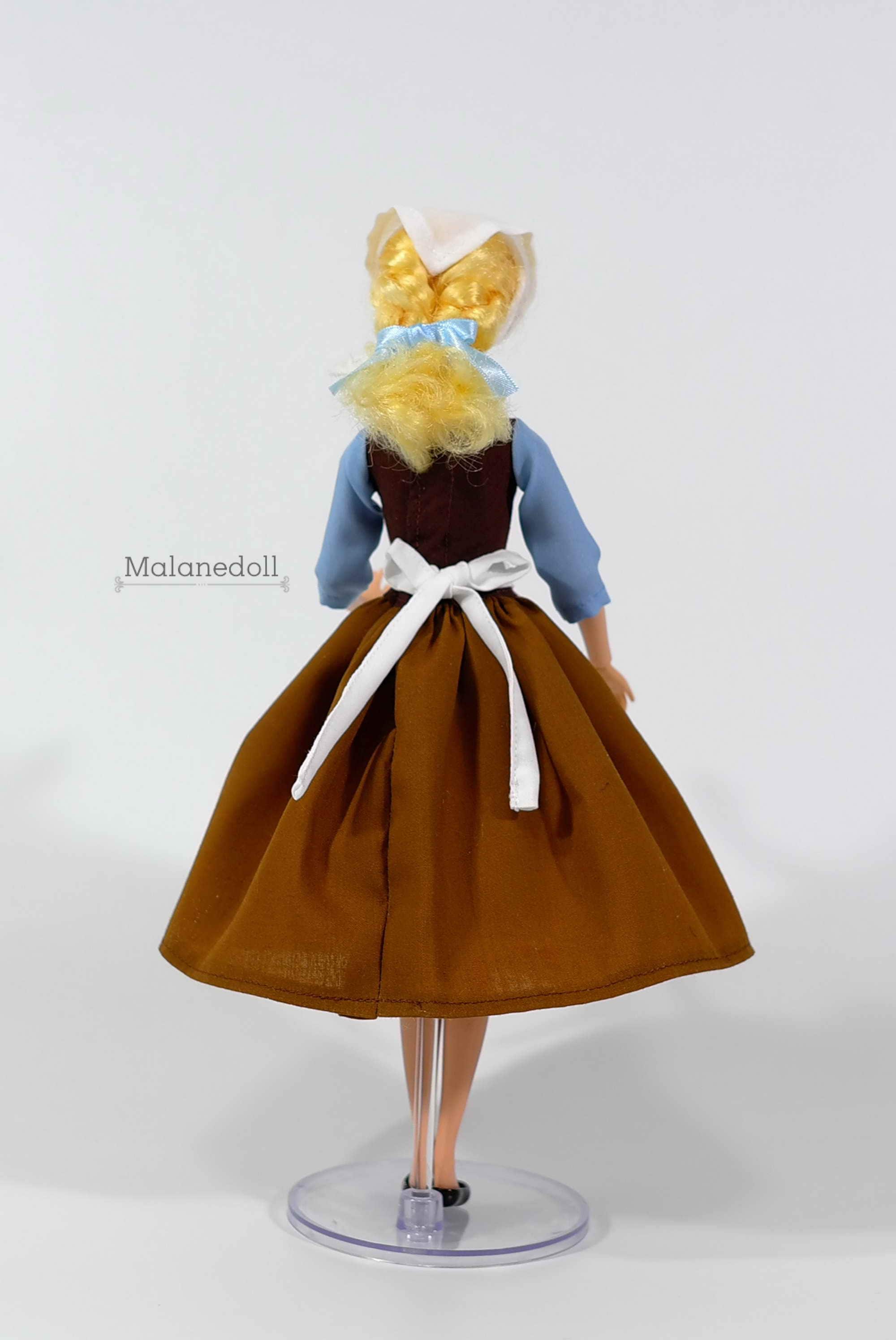 シンデレラをイメージしたメイドドレスは、ディズニープリンセス