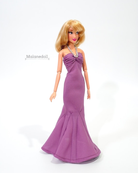 魔法のジゼルをイメージした紫色のドレスは、ディズニー プリンセス
