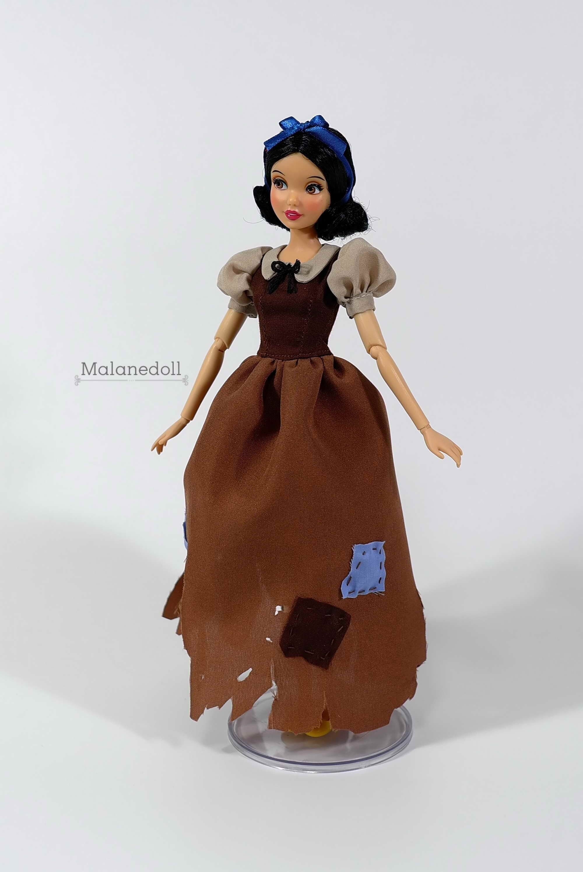 Poupée Blanche neige avec pendentif princesse Disney Store