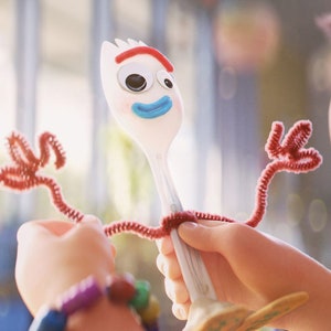 How to Make Forky from Toy Story 4 - Cupcake Diaries