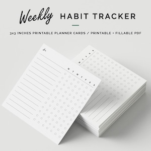 Puede incluir: Tarjetas blancas imprimibles de seguimiento de hábitos semanales. Las tarjetas miden 7,6 x 7,6 cm y presentan un diseño semanal con espacios para el seguimiento de hábitos. El texto "Weekly Habit Tracker" está en la parte superior.