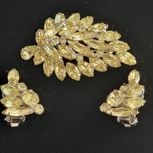Vintage Weiss Rhinestone Brooch and Earrings Set