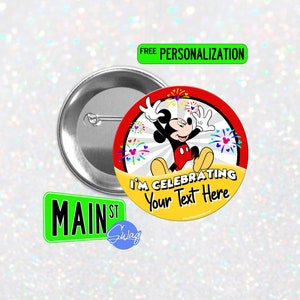 Disney inspirierte Micky Maus ich bin Feiern Knopf - KOSTENLOS Personalisierung - Individuell anpassbarer 3-Zoll-Knopf