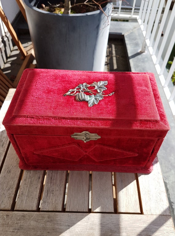 Victorian Red Velvet Jewelry Box