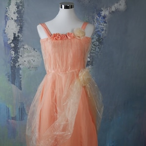 robe de bal vintage, robe de danse formelle peach sans manches avec superposition d’organza à la crème argentée : Taille 4 États-Unis, 8 Royaume-Uni