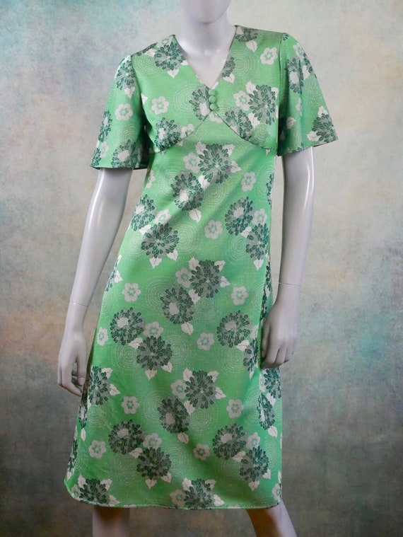 1960s Mod Green Dress with Silver Metallic Thread… - image 2