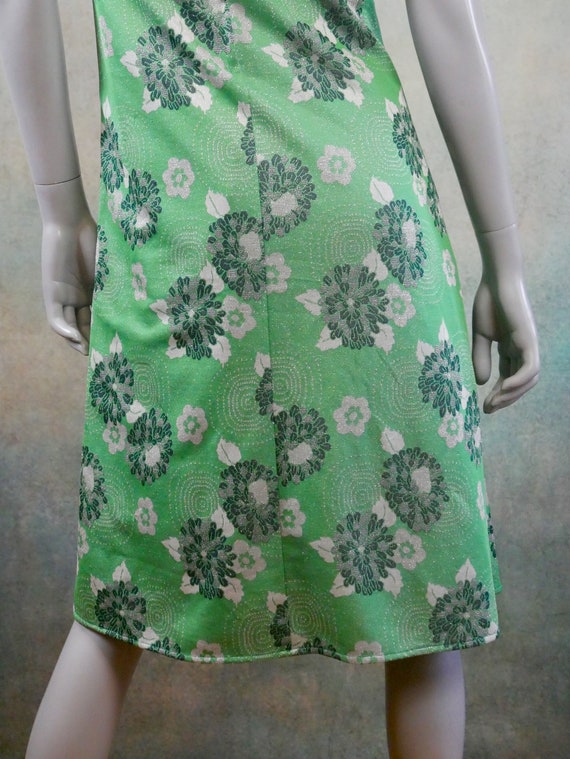 1960s Mod Green Dress with Silver Metallic Thread… - image 9