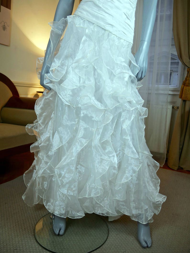 Vintage Wedding Dress, Sleeveless White Wedding Gown, European Bridal Dress w Goddess Pleats and Layered Skirt: Size 2 US, Size 6 UK image 4