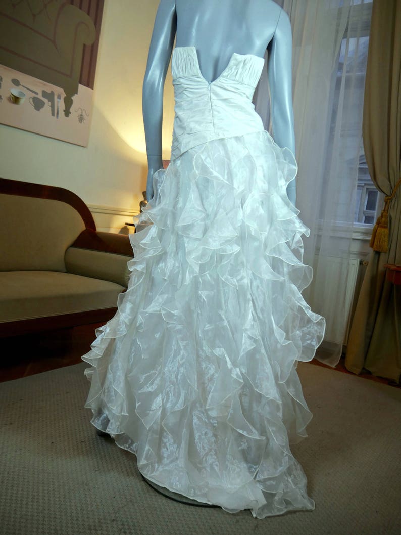 Vintage Wedding Dress, Sleeveless White Wedding Gown, European Bridal Dress w Goddess Pleats and Layered Skirt: Size 2 US, Size 6 UK image 5