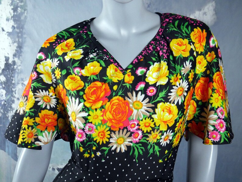 12 UK Black White Polka Dot Maxi Dress w Orange Yellow Pink Floral Pattern on Bodice 1970s Long Dress Bohemian Summer Dress: 8 US