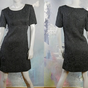 60er Jahre Schwarzes Kleid, Mod European Vintage Kurzärmeliges Kleid mit strukturiertem Floralen Medaillon Muster: Größe 6 US, 10 UK