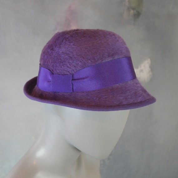 1960s Lilac Brushed Angora Cloche Hat with Wide P… - image 1
